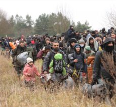 Belarus-Polonya sınırındaki göçmenler Polonya sınır kapısına dayandı