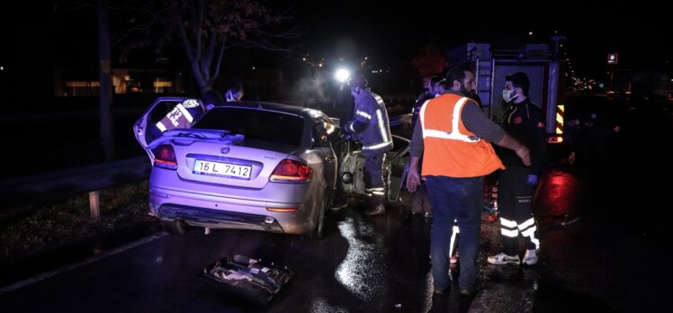 Bursa'da tır ile otomobilin çarpıştığı kazada 3 kişi yaralandı