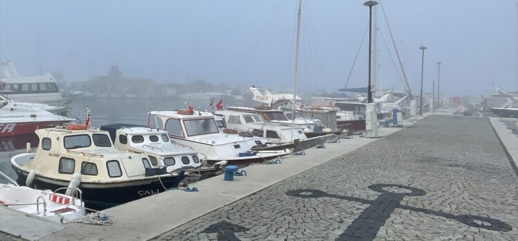 Çanakkale Boğazı yoğun sis nedeniyle çift yönlü transit gemi geçişlerine kapatıldı