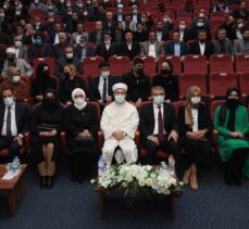 Diyanet İşleri Başkanı Erbaş, Bingöl'de din görevlileri ve kanaat önderleriyle bir araya geldi: