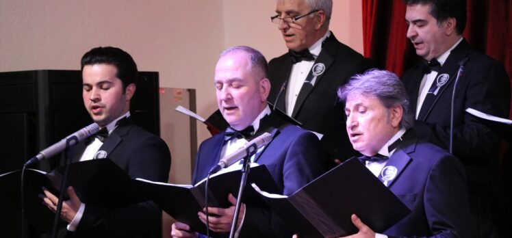 Edirne'de Büyük Önder Atatürk, halkla buluştuğu salonda düzenlenen konserle anıldı