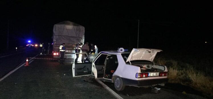 Elazığ'da tıra arkadan çarpan otomobilin sürücüsü ve eşi öldü