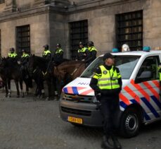 Hollanda'da Kovid-19 kısıtlamaları karşıtı gösteriler devam ediyor