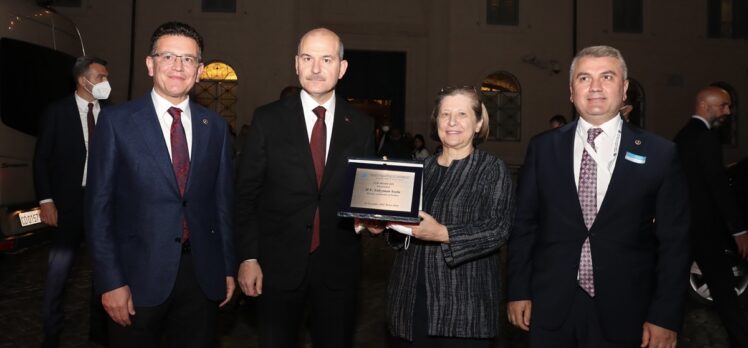 İçişleri Bakanı Soylu, Akdeniz Parlamenterler Asamblesi'nin KADES'e verdiği ödülü aldı: