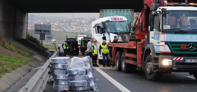 İki kamyonun çarpışması sonucu bir kişi yaralandı