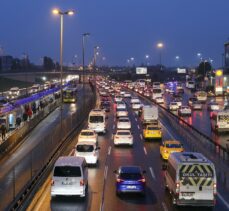 İstanbul'da haftanın ilk iş gününde trafik yoğunluğu yaşanıyor