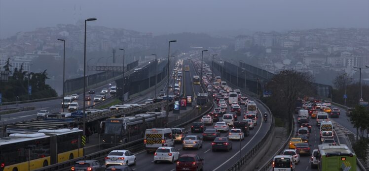 İstanbul Boğazı’nda sis etkili oluyor