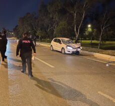 İzmir'de otomobile çarpan motosikletin sürücüsü hayatını kaybetti