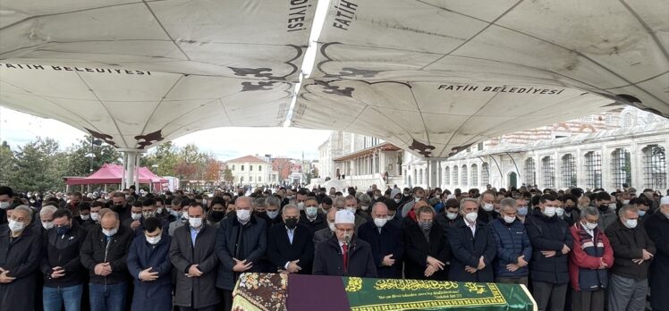 Kanal 7 Medya Grubu Başkanı Zekeriya Karaman'ın annesi Güneş Karaman'ın cenazesi son yolculuğuna uğurlanıyor