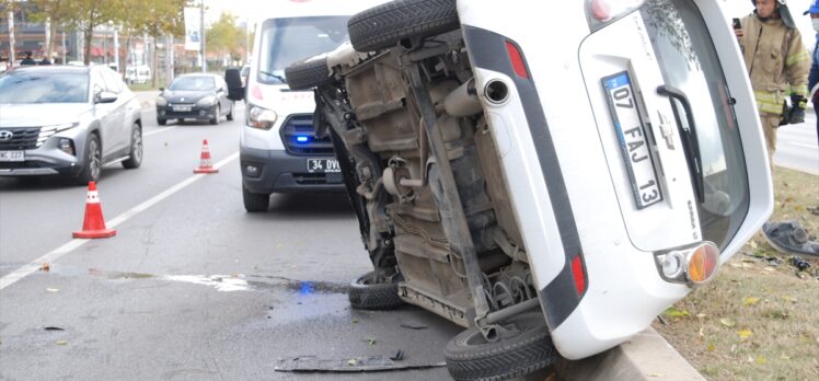 Kartal'da otomobilin devrildiği kazada sürücü yaralandı