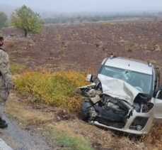 Kilis'te minibüs ile hafif ticari aracın çarpışması sonucu 3 kişi yaralandı