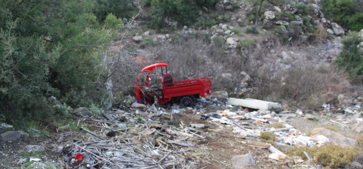 Manisa'da şarampole devrilen elektrikli bisikletteki 2'si çocuk 4 kişi yaralandı