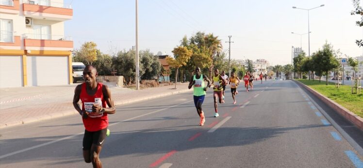 Mersin'de Toroslar Uluslararası Yarı Maratonu başladı