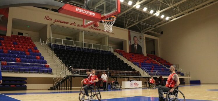 Niğdeli bedensel engelliler basketbolla hayatı daha aktif yaşıyor