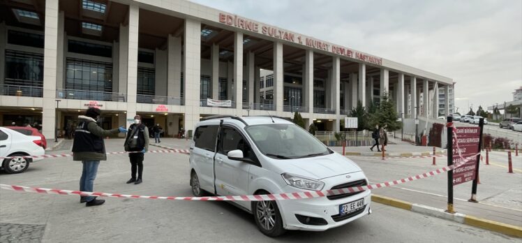 Sağlık kontrolü için hastaneye getirilen tutukluyu kaçırmaya çalışan 2 kişi gözaltına alındı