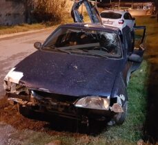 Sakarya'da duvara çarpan otomobildeki 5 çocuk yaralandı