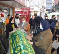 Şarkıcı Barış Akarsu'nun annesi toprağa verildi