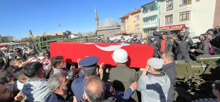 Silah kazası sonucu şehit olan asker Erzurum'da son yolculuğuna uğurlandı