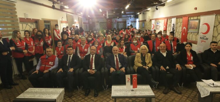 Türk Kızılay Genel Başkanı Kerem Kınık, Kırklareli Şubesinin yöneticileriyle toplantı yaptı