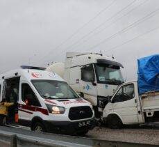 Yeni görev yerine eşya taşıyan doktor trafik kazasında yaralandı