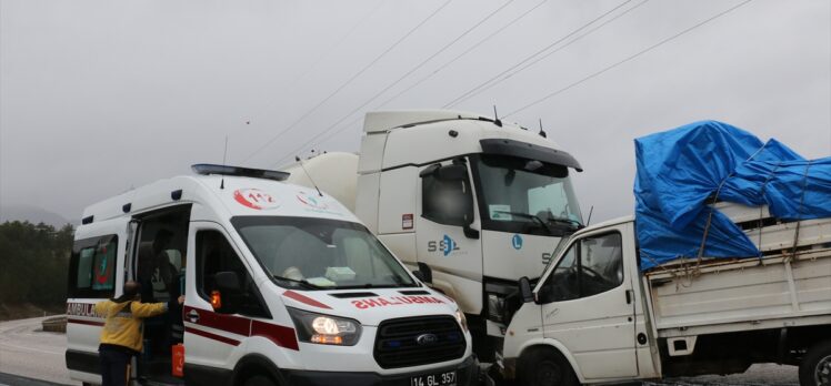 Yeni görev yerine eşya taşıyan doktor trafik kazasında yaralandı