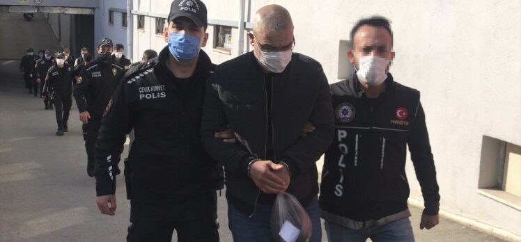 Adana'da uyuşturucu sattıkları iddiasıyla 4 şüpheli tutuklandı