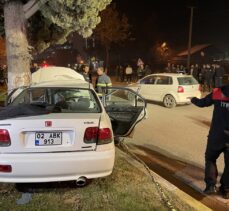 Adıyaman'da refüje çıkan otomobildeki 4 kişi yaralandı