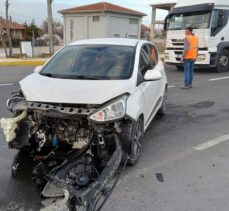 Aksaray'da ambulans ile otomobilin çarpıştığı kazada 4 kişi yaralandı