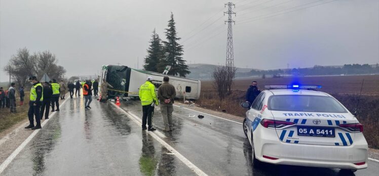 GÜNCELLEME – Amasya'da yolcu otobüsü devrildi 2 kişi öldü, 24 kişi yaralandı