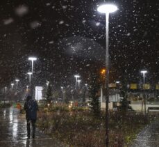 Ankara'nın yüksek kesimlerine mevsimin ilk karı düştü