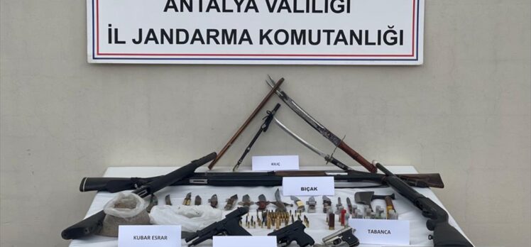 Antalya'da suç örgütü operasyonunda 8 kişi yakalandı