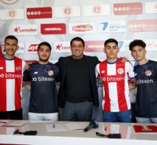 Antalyaspor, 4 futbolcuyla profesyonel sözleşme imzaladı