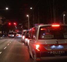 Avusturya’da sokağa çıkma kısıtlamasına rağmen Kovid-19 önlemleri protesto edildi