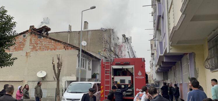 Bağcılar'da bir binada patlama meydana geldi