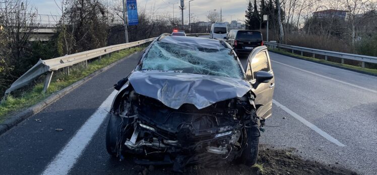 Beşiktaş'ta şarampole yuvarlanan otomobildeki 2 kişi yaralandı