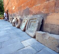 Bitlis'in tarihine ışık tutan eserler müzeye dönüştürülen tarihi binada sergileniyor