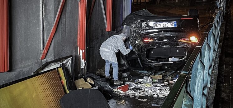 Bursa'da otomobilin devrilmesi sonucu 1 kişi öldü, 1 kişi yaralandı