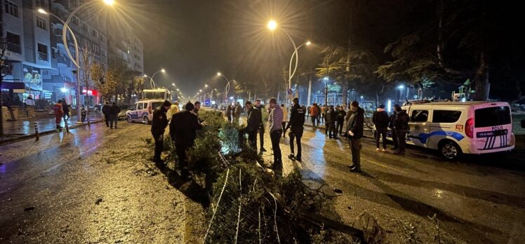 Çorum'da iki polis otosu çarpıştı, bir komiser ile bir polis memuru yaralandı