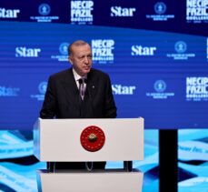 Cumhurbaşkanı Erdoğan: “Necip Fazıl Ödülleri ile bu zorbaların konforu bozulmuş, yıllardır al gülüm ver gülüm işlettikleri tezgahları dağılmıştır.”