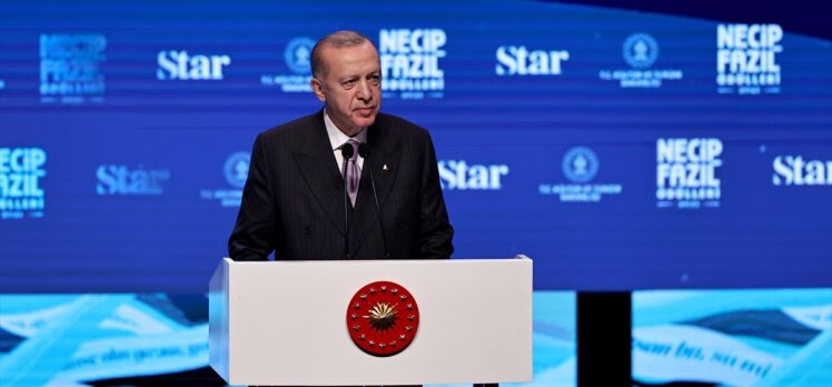 Cumhurbaşkanı Erdoğan: “Necip Fazıl Ödülleri ile bu zorbaların konforu bozulmuş, yıllardır al gülüm ver gülüm işlettikleri tezgahları dağılmıştır.”