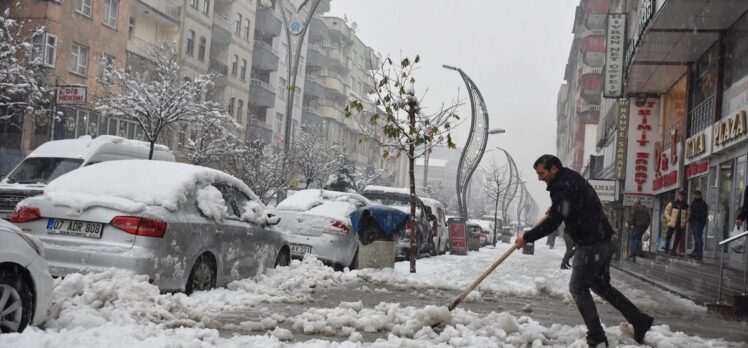 Doğu'daki 4 ilde 306 yerleşim birimine ulaşım sağlanamıyor