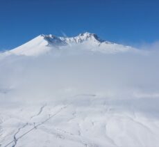 Erciyes'in yüksek kesimlerinde kar kalınlığı 50 santimetreye ulaştı