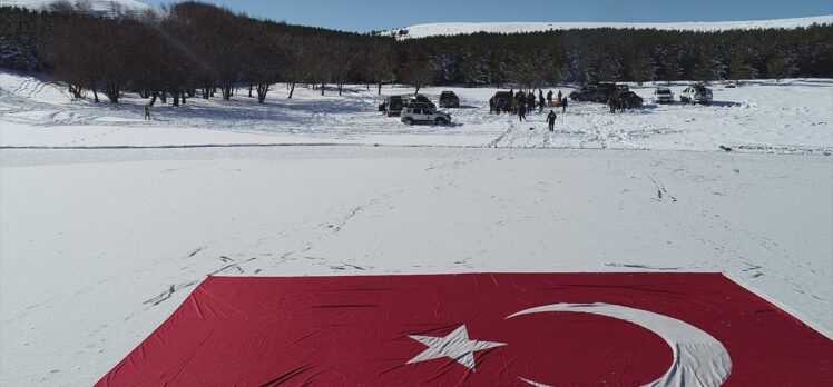 Erzurum'da off-road tutkunları 2 bin 600 rakımlı karlı dağlarda kış sezonunu açtı