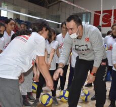 Fabrika Voleybol'un yeni okulu Hakkari'de açıldı