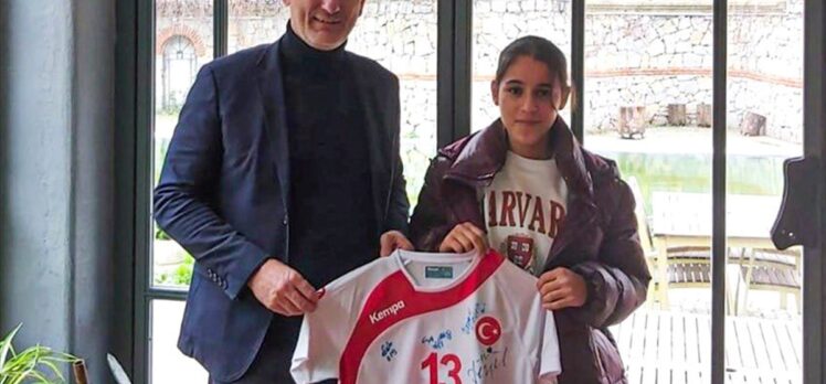 Genç sporcu Merve Akpınar'dan Türkiye Hentbol Federasyonu'na ziyaret