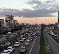 İstanbul'da haftanın ilk iş günü trafik yoğunluğu yaşanıyor