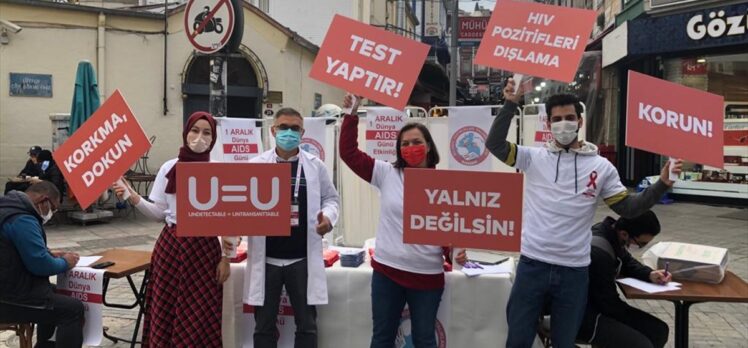 Kadıköy'de halk AIDS'e karşı bilgilendirildi