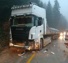 Karabük'te tırla otomobilin çarpışması sonucu 3 kişi yaralandı