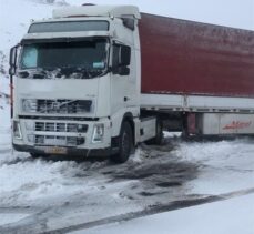 Kars'ı Iğdır ve Ardahan'a bağlayan kara yollarında ulaşıma kar ve buz engeli