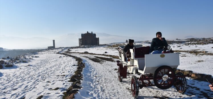 Kars'taki Ani Ören Yeri'nde elektrikli fayton hizmet vermeye başladı